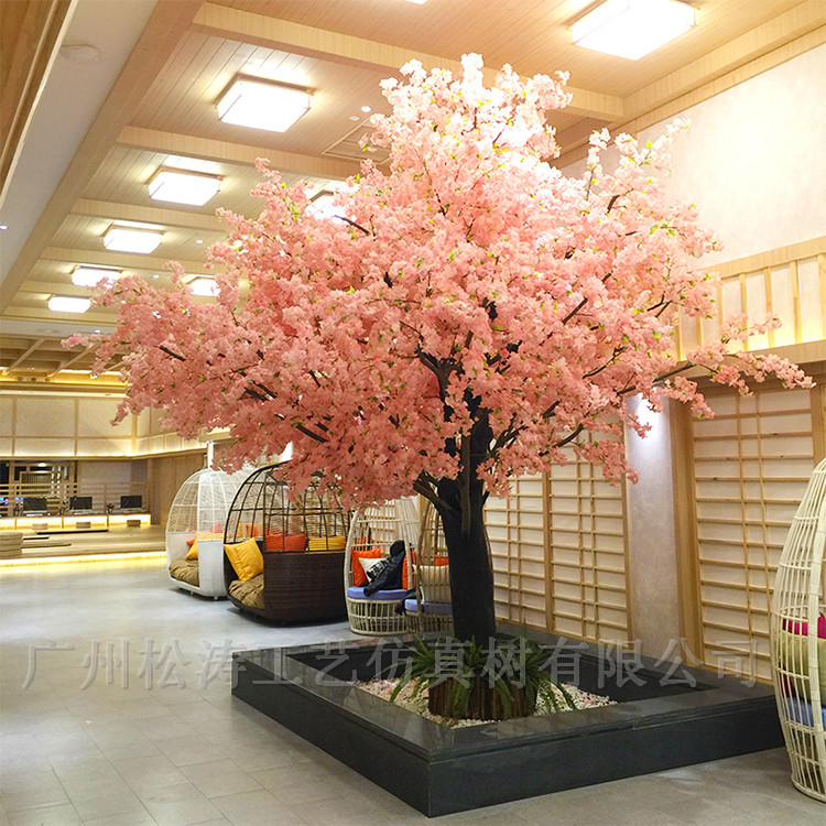 門店內(nèi)裝飾這樣的仿真樹，確是不錯的選擇
